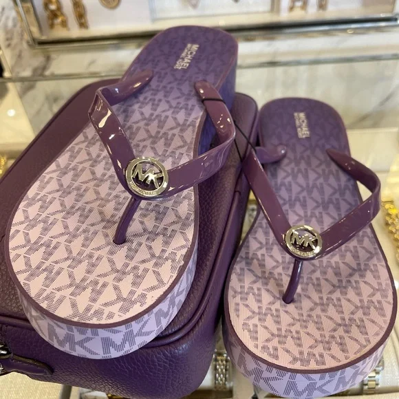 Michael Kors BEDFORD FLIP FLOP
PVC/OMBRE MK SIG
Platform Sandals 
Dark Purple - Picture 5 of 16